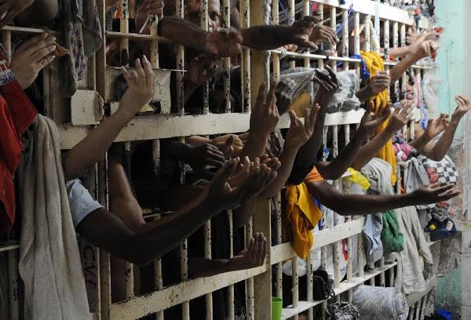 Pessoas presas - Foto: Agência Brasil