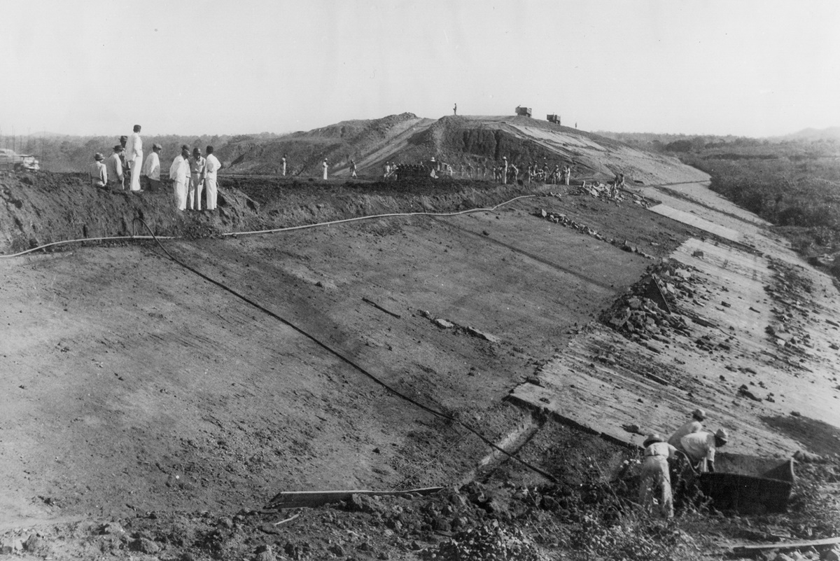 Construção açude Caldeirão