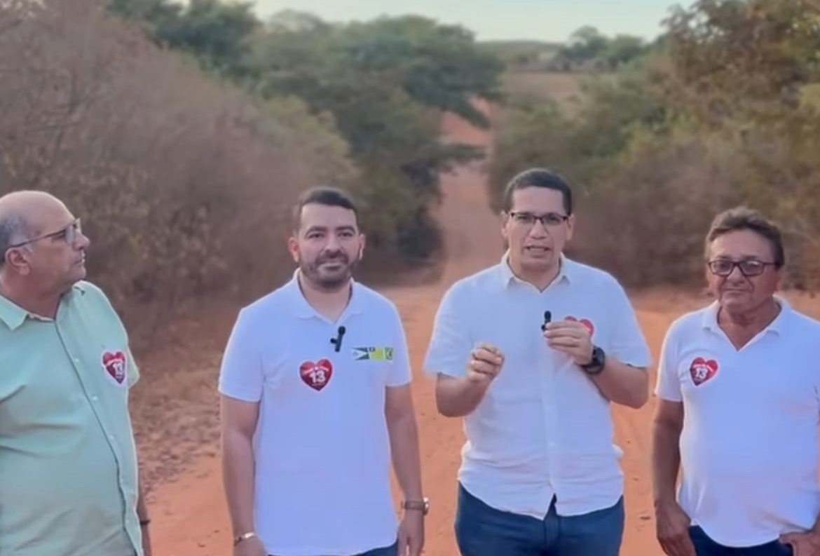 Ao lado de primo candidato, secretário Daniel Oliveira foi ao local anunciar obra (Reprodução/Instagram)