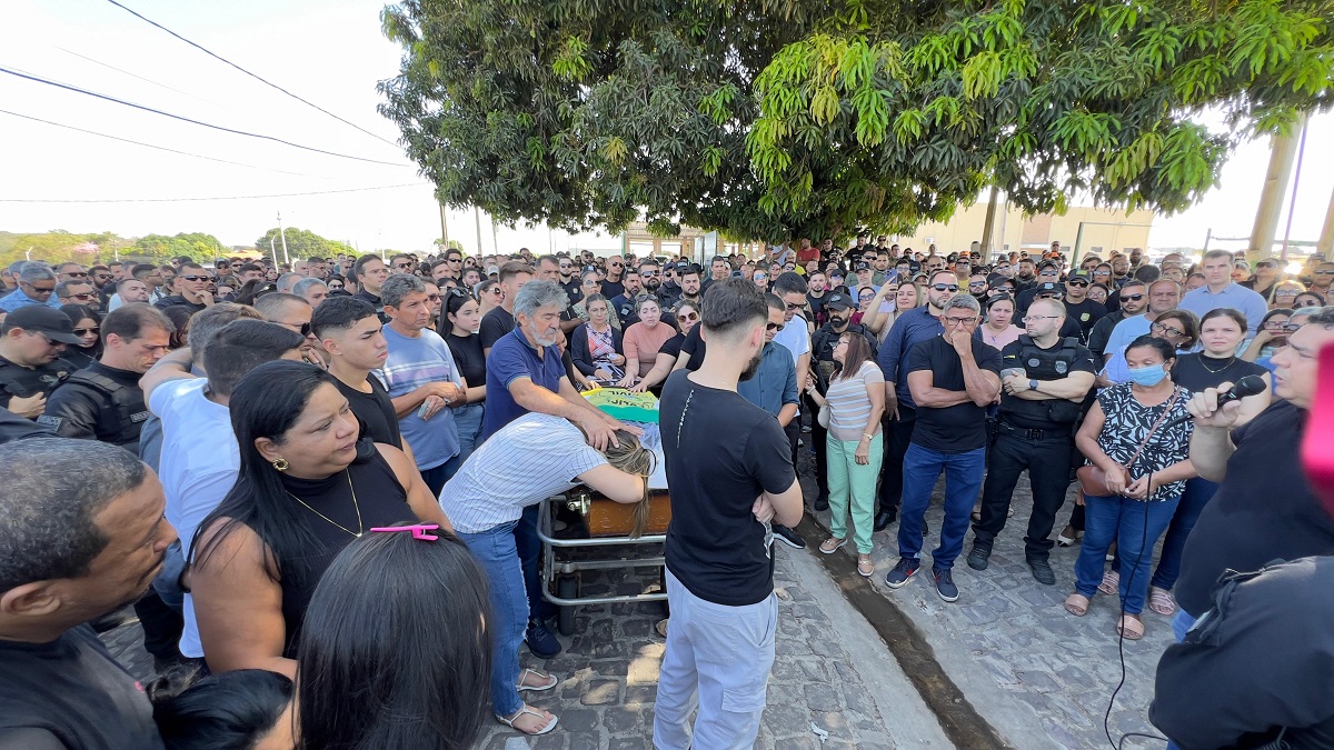 Corpo de policial Marcelo Soares é sepultado - Foto: Ezequiel de Sá/ Lupa1