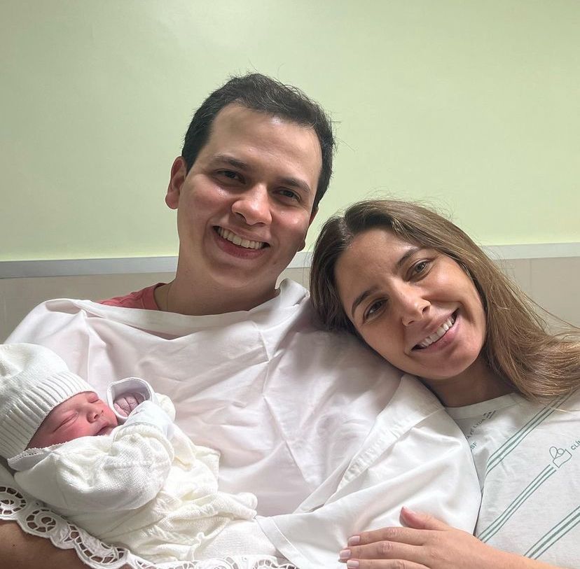 Reginaldo Júnior e Cecília Kalume com a pequena Sofia - Foto: Reprodução/Instagram