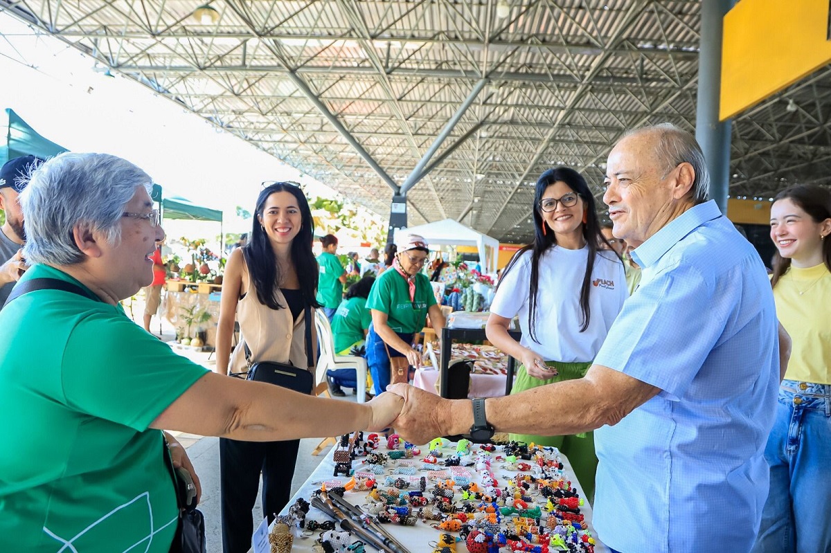 Sílvio Mendes visita feirinha - Foto: Divulgação